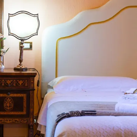 Palazzo Sismonda Bed & Breakfast Corneliano d'Alba Exterior photo