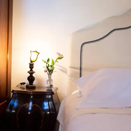 Palazzo Sismonda Bed & Breakfast Corneliano d'Alba Exterior photo